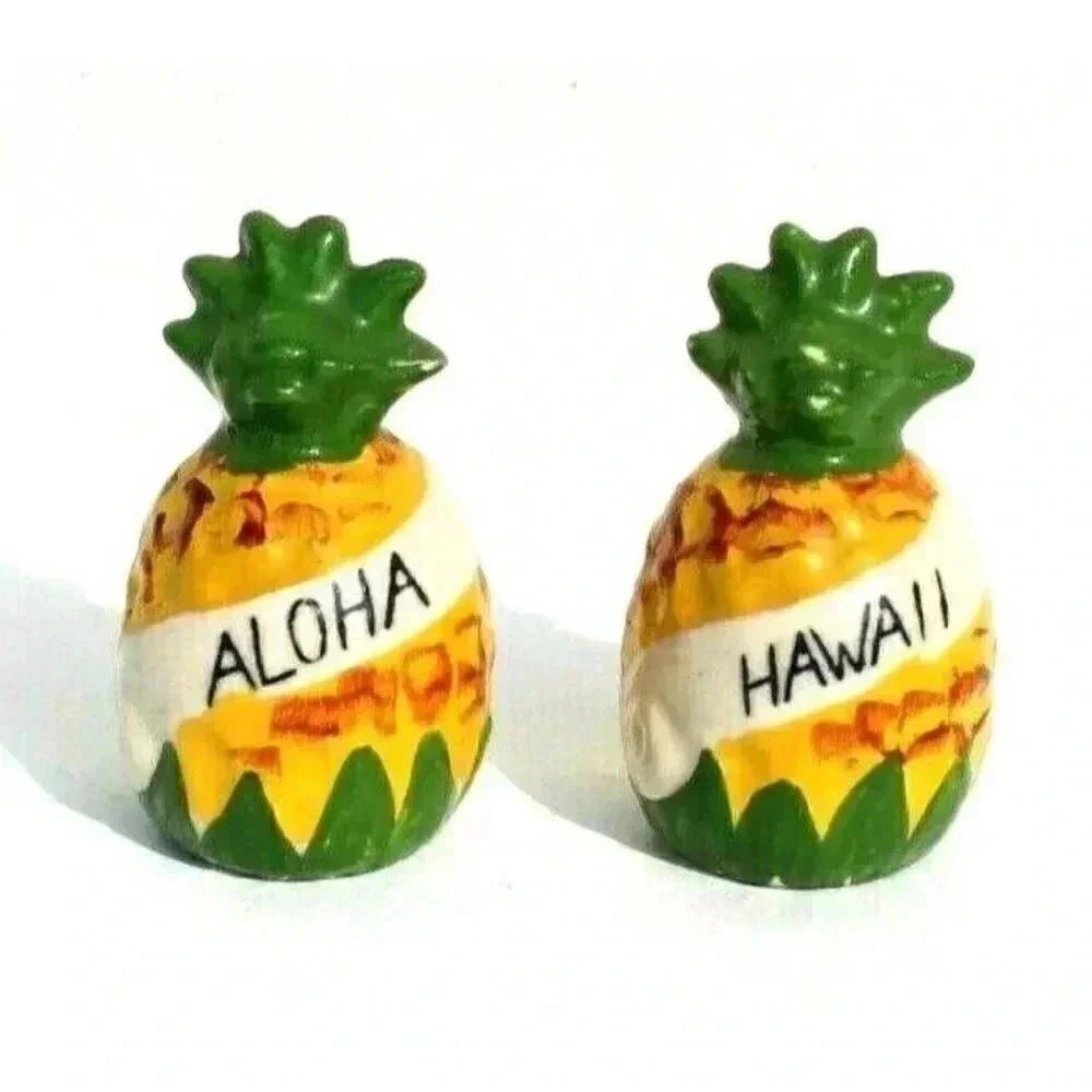 Vintage Hawaii / Aloha Pineapple Salt and Pepper Shakers Set Dinnerware Decor